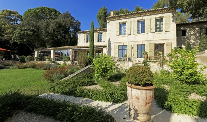 Saint Remy de Provence luxury villa rentals with private pool & staff chef