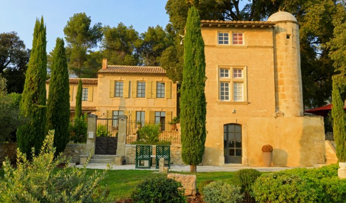 Saint Remy de Provence luxury villa rentals with private pool & staff chef