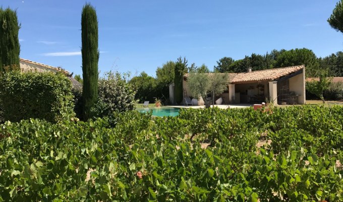 Saint Remy de Provence luxury villa rentals with heated private pool