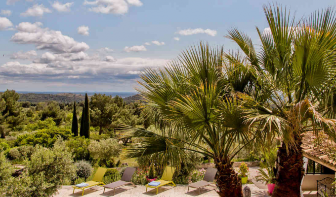 Saint Remy de Provence luxury villa rentals with heated private pool