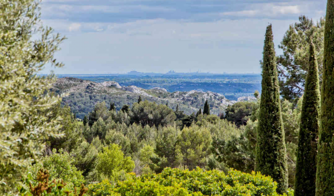 Saint Remy de Provence luxury villa rentals with heated private pool