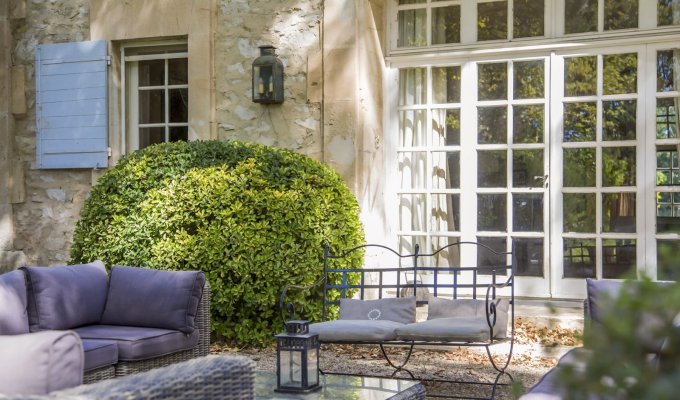 Provence Coast villa rentals near Arles heated pool receptions weddings