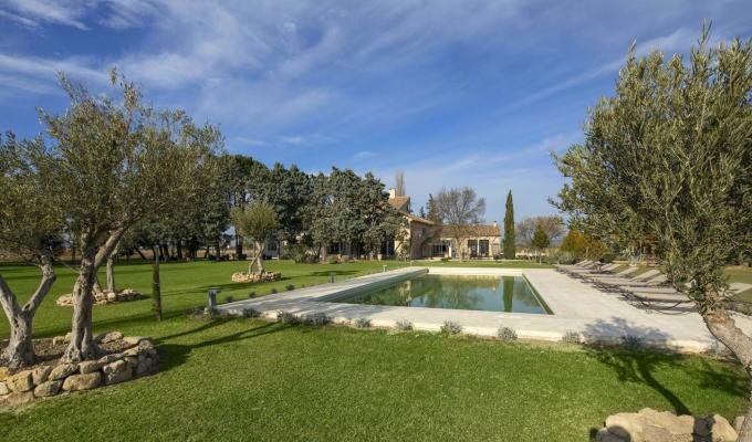 Saint Remy de Provence luxury villa rentals with heated private pool and staff