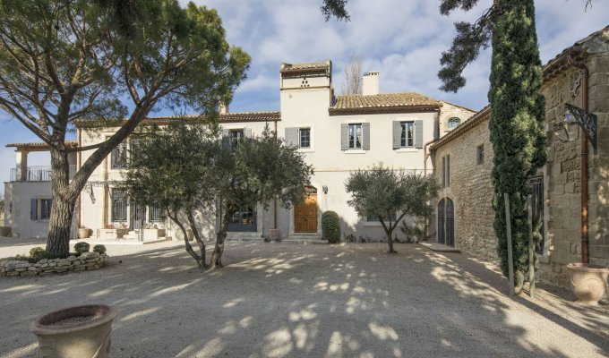 Saint Remy de Provence luxury villa rentals with heated private pool and staff