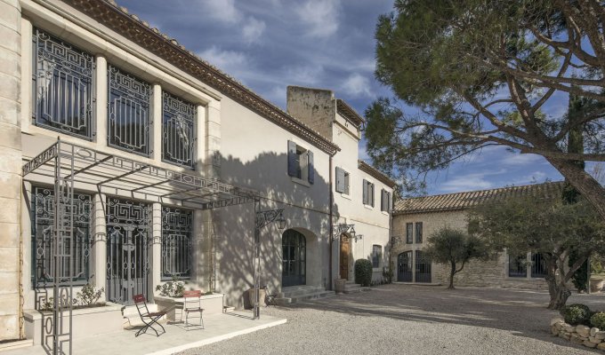 Saint Remy de Provence luxury villa rentals with heated private pool and staff