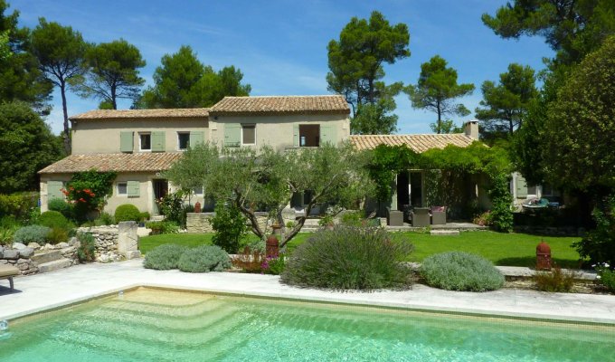 Saint Remy de Provence luxury villa rentals with heated private pool and staff