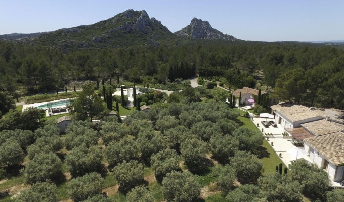 Saint Remy de Provence luxury villa rentals with heated private pool and staff