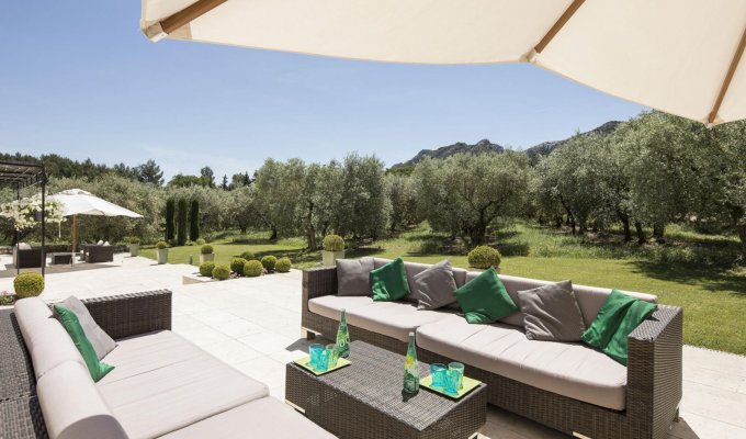 Saint Remy de Provence luxury villa rentals with heated private pool and staff