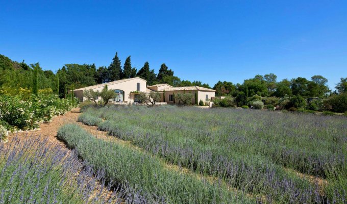 Saint Remy de Provence luxury villa rentals with heated private pool & staff chef