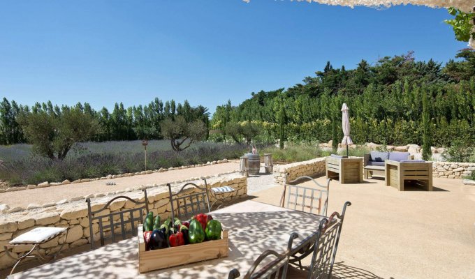 Saint Remy de Provence luxury villa rentals with heated private pool & staff chef