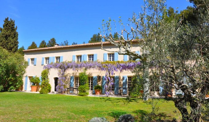 Saint Remy de Provence luxury villa rentals with heated private pool and staff