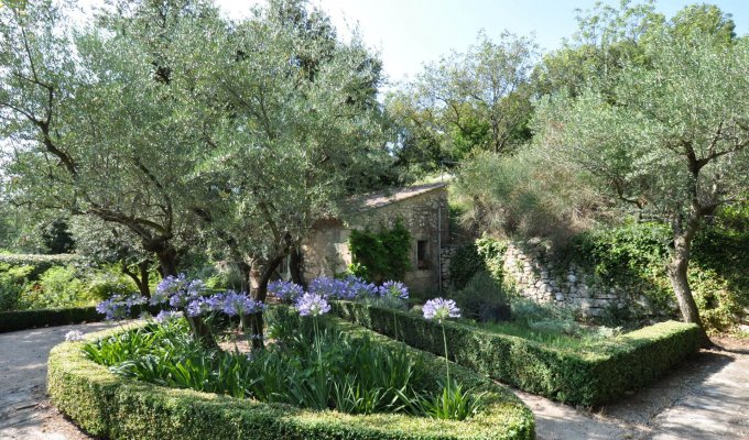 Saint Remy de Provence luxury villa rentals with heated private pool and staff