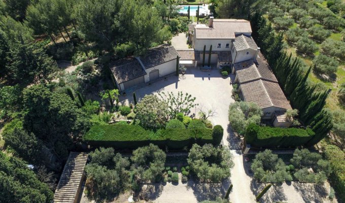 Saint Remy de Provence luxury villa rentals with heated private pool and staff