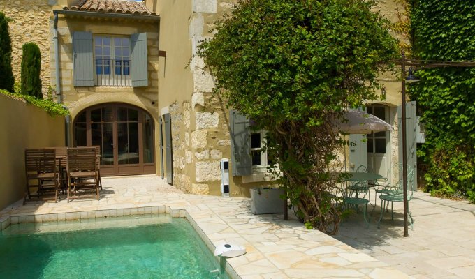 Provence luxury villa rentals Avignon with heated private pool