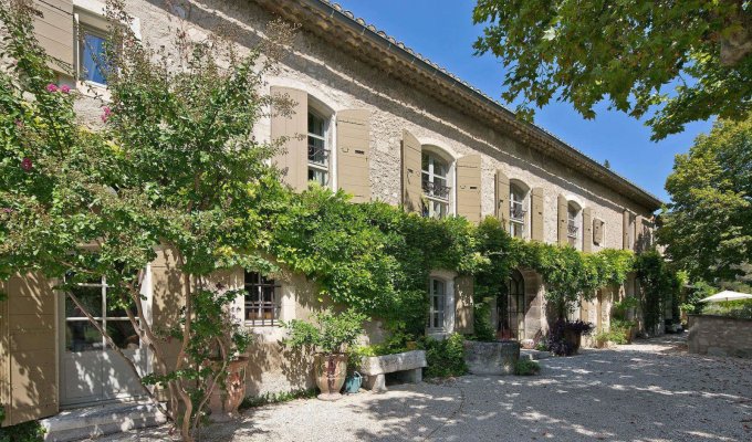 Saint Remy de Provence luxury villa rentals with heated private pool and staff