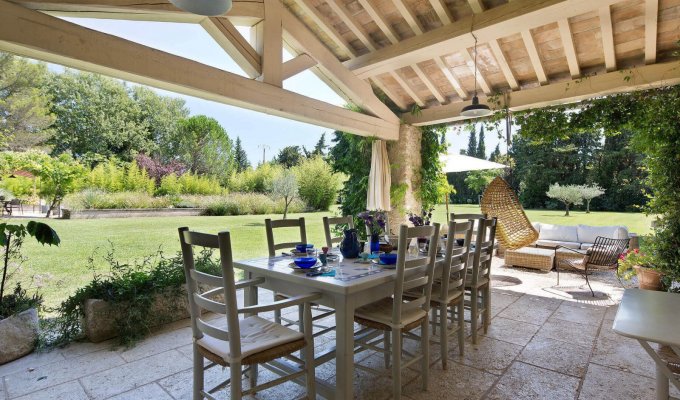 Saint Remy de Provence luxury villa rentals with heated private pool and staff