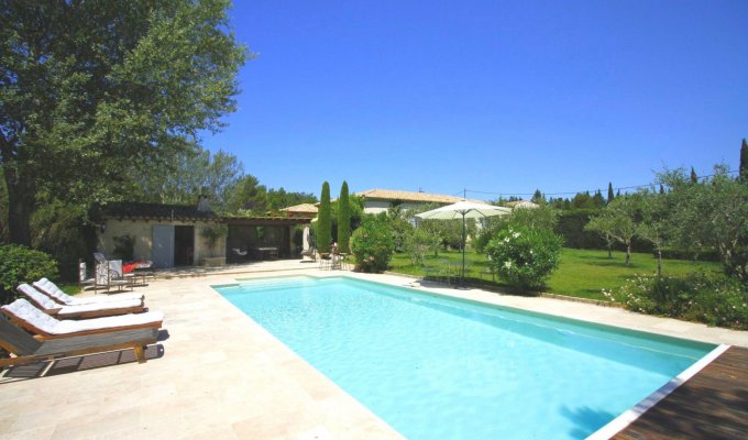 Saint Remy de Provence luxury villa rentals with heated private pool and staff