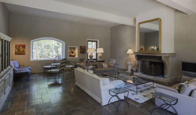 Saint Remy de Provence luxury villa rentals with heated private pool and staff