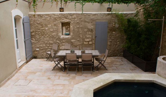 Saint Remy de Provence luxury villa rentals with heated private pool 