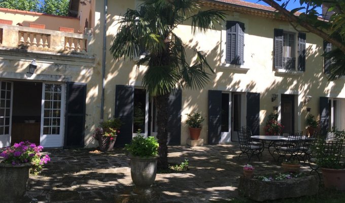 Provence luxury villa rentals Avignon with private pool