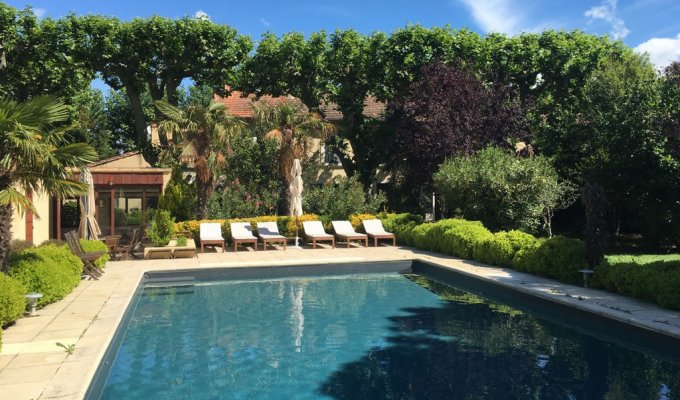 Provence luxury villa rentals Avignon with private pool