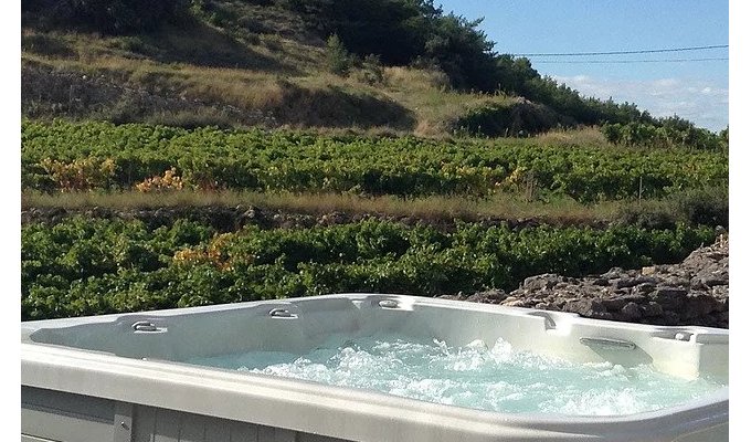 Provence Luberon luxury villa rentals with heated private pool jacuzzi