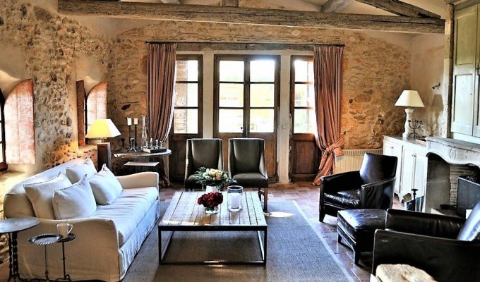 Provence Luberon luxury villa rentals with private pool