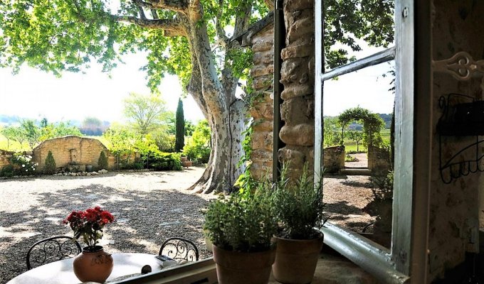 Provence Luberon luxury villa rentals with private pool