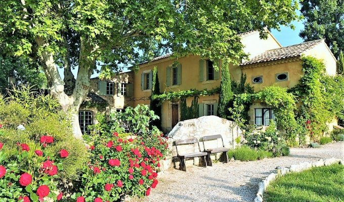Provence Luberon luxury villa rentals with private pool