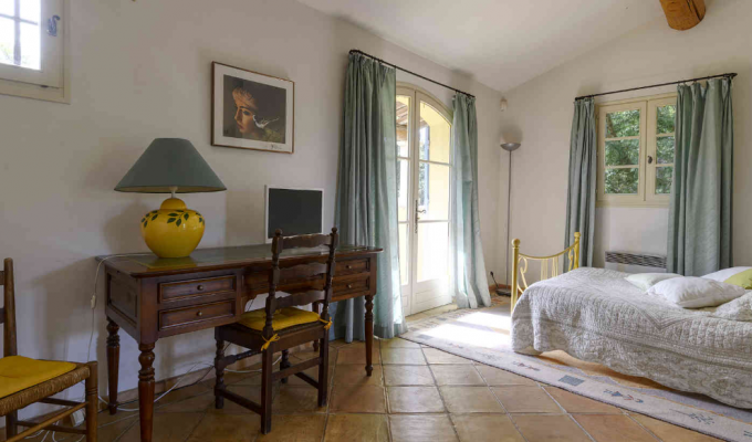 Saint Remy de Provence luxury villa rentals with heated private pool