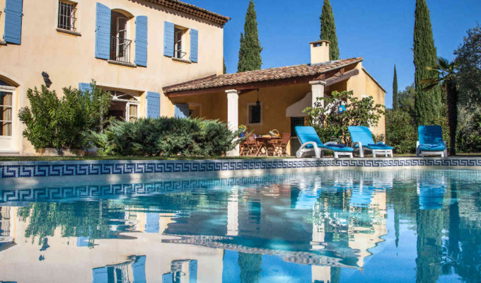 Saint Remy de Provence luxury villa rentals with heated private pool