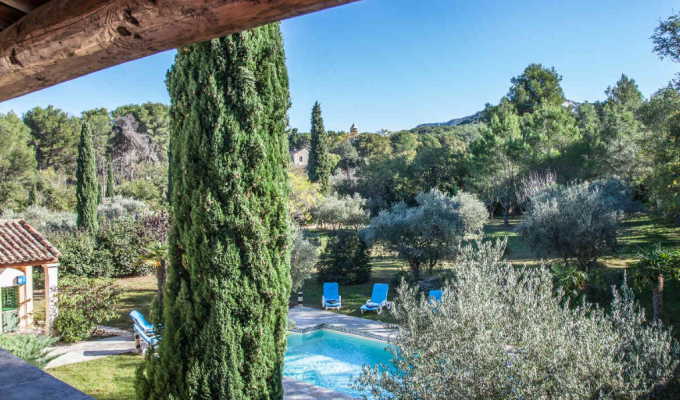 Saint Remy de Provence luxury villa rentals with heated private pool