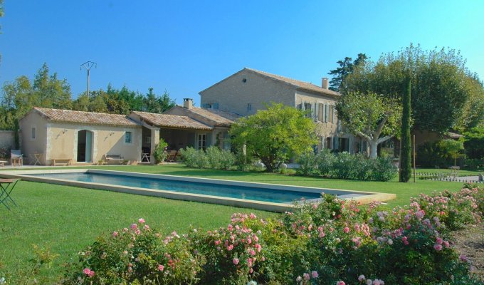 Saint Remy de Provence luxury villa rentals with heated private pool