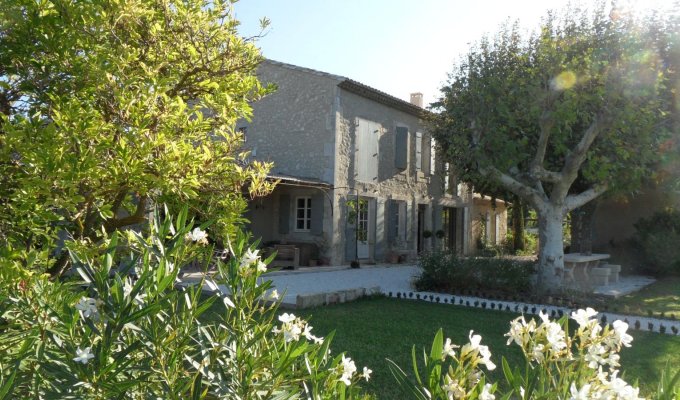 Saint Remy de Provence luxury villa rentals with heated private pool