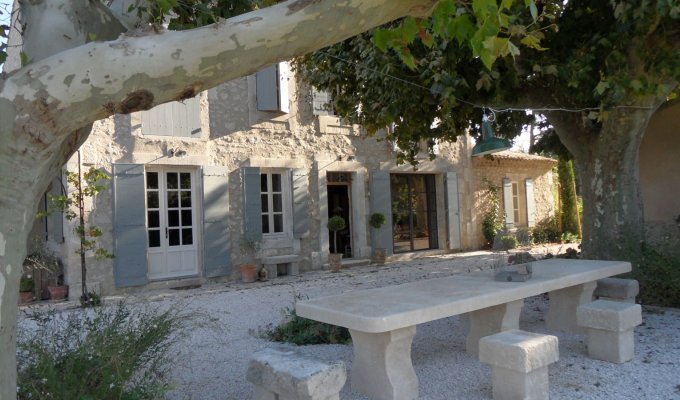 Saint Remy de Provence luxury villa rentals with heated private pool