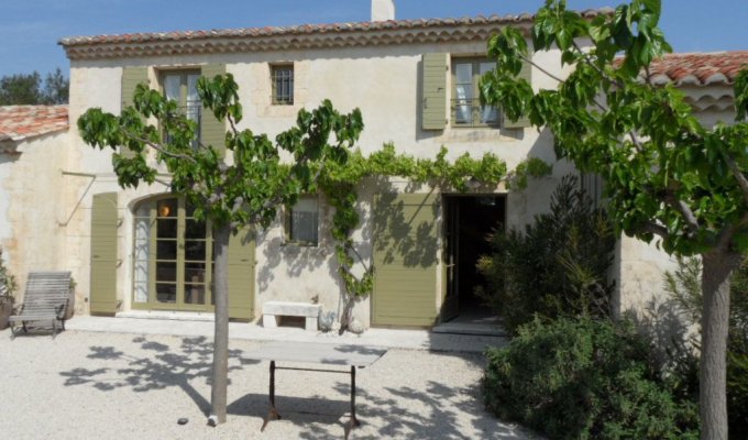 Saint Remy de Provence luxury villa rentals with heated private pool