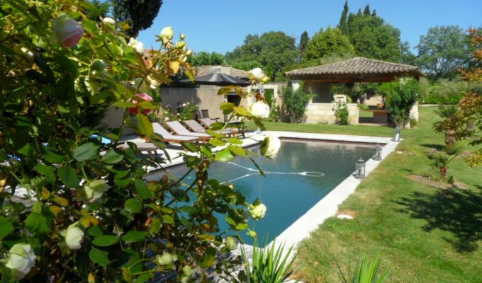 Saint Remy de Provence luxury villa rentals with heated private pool