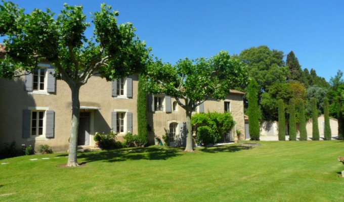 Saint Remy de Provence luxury villa rentals with heated private pool