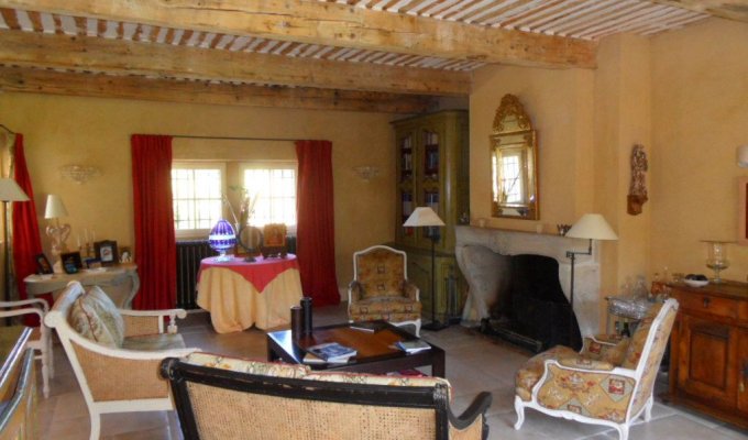 Saint Remy de Provence luxury villa rentals with heated private pool