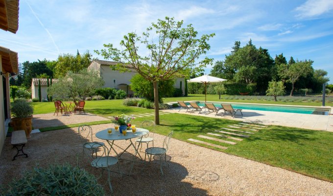 Saint Remy de Provence luxury villa rentals with heated private pool and tennis