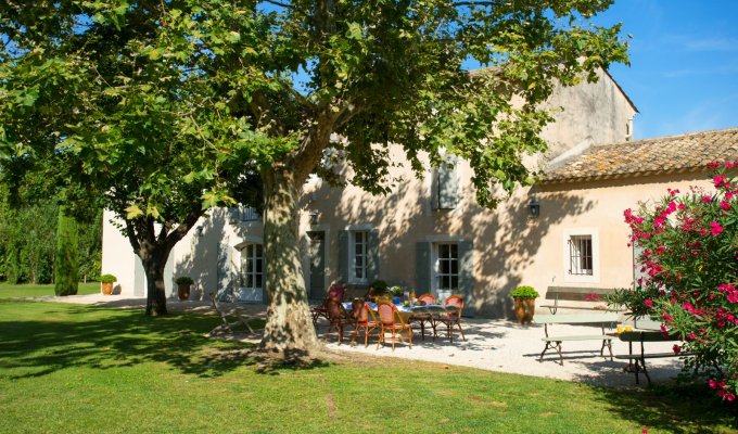 Saint Remy de Provence luxury villa rentals with heated private pool and tennis