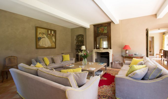 Saint Remy de Provence luxury villa rentals with heated private pool and tennis