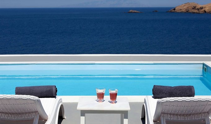 Greece Mykonos villa vacation rentals with private pool and 200m from the sandy beach