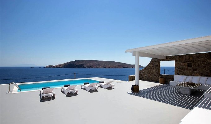 Greece Mykonos villa vacation rentals with private pool and 200m from the sandy beach