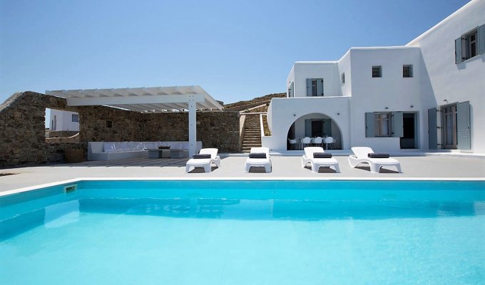 Greece Mykonos villa vacation rentals with private pool and 200m from the sandy beach