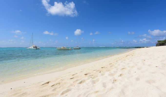 Beachfront Mauritius Villa rentals in Pointe d'Esny in the south-east and near the village of Mahébourg