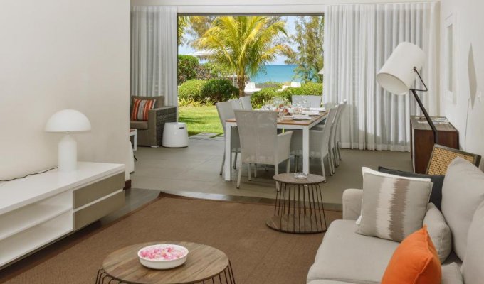 Black River Beachfront Apartment holidays rentals with pool and stunning ocean view