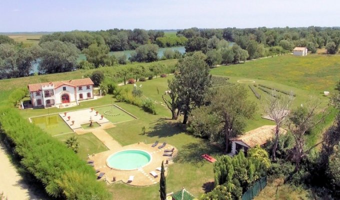  Camargue villa rental Cote de Provence with swimming pool and spa