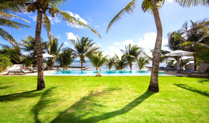 Yucatan - Mayan Riviera - Puerto Aventuras Luxury Waterfront villa vacation rentals with private pool and staff