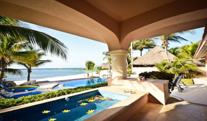 Yucatan - Mayan Riviera - Puerto Aventuras Luxury beachfront villa vacation rentals with private pool and staff